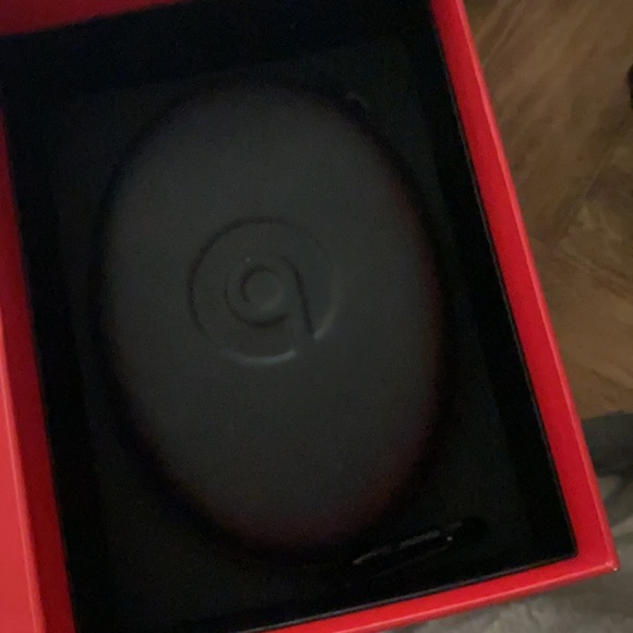 Beats by Dr Dre in original box - Picture 2 of 4